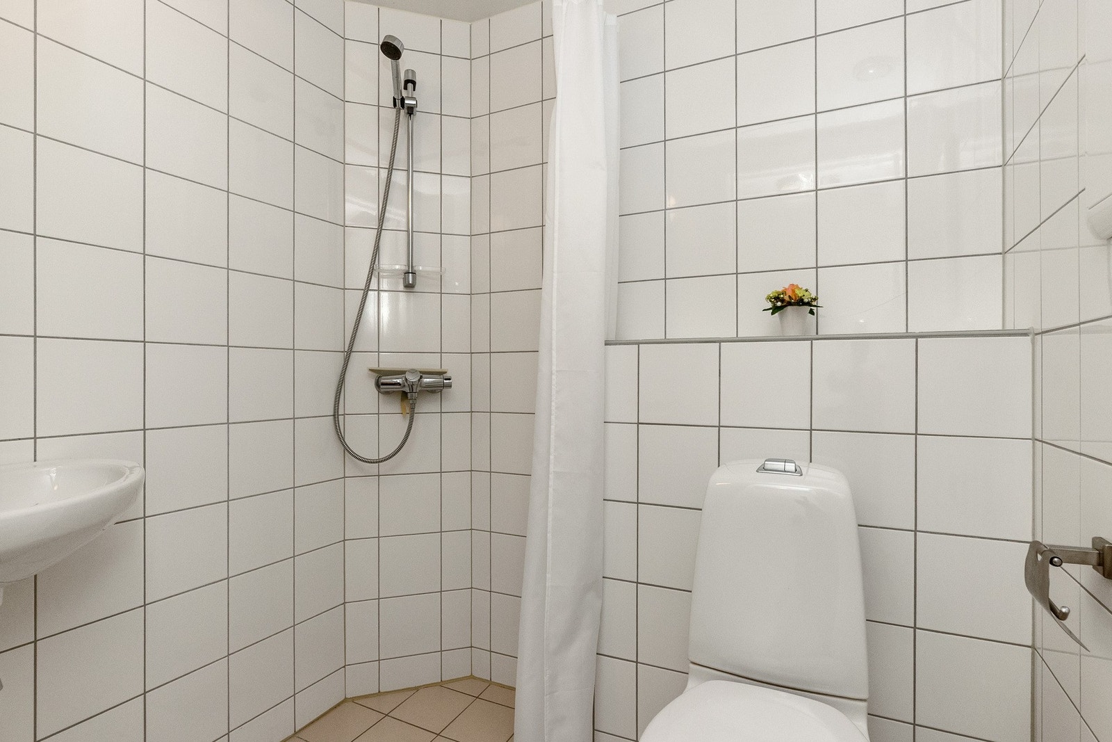 Sameiet har 2 gjesterom i fellesareal som kan leies ved behov - en super løsning når du får overnattingsbesøk. Dette er ikke en del av leiligheten. Galleribilde