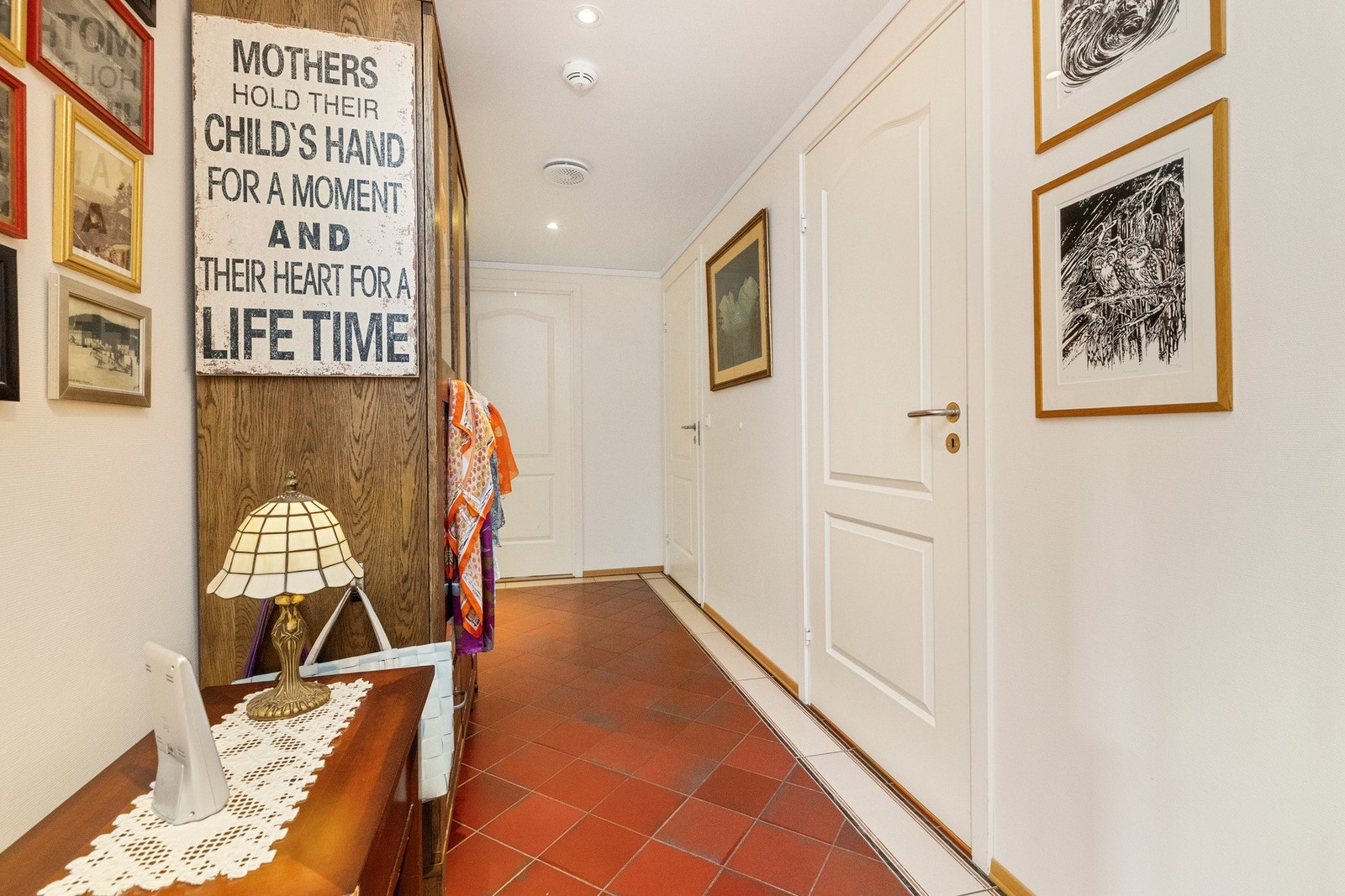 God plass til garderobe eller kommode i entré Galleribilde