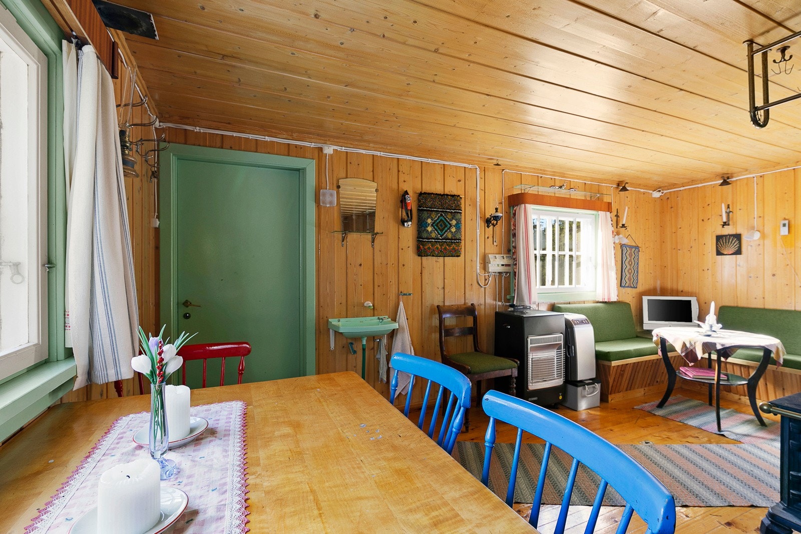 Stue med kjøkkenkrok Galleribilde