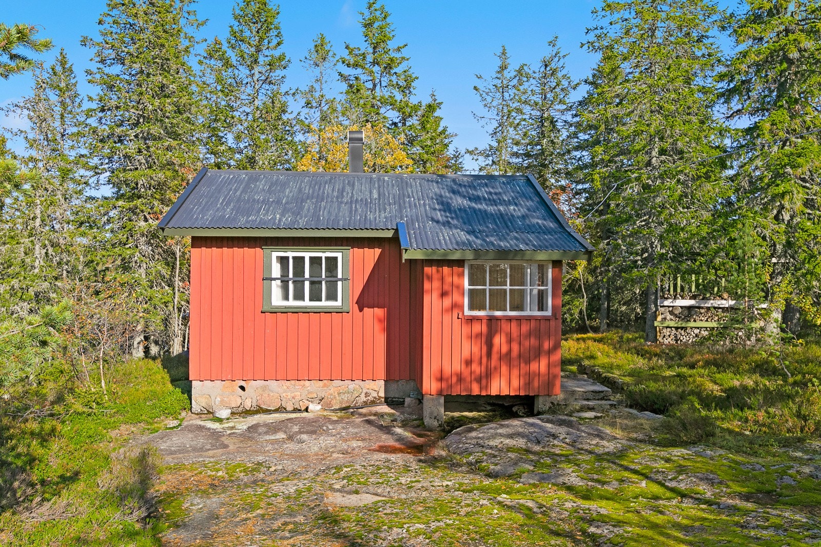 NB! Bildene er fra selger kjøpte hytta. Galleribilde