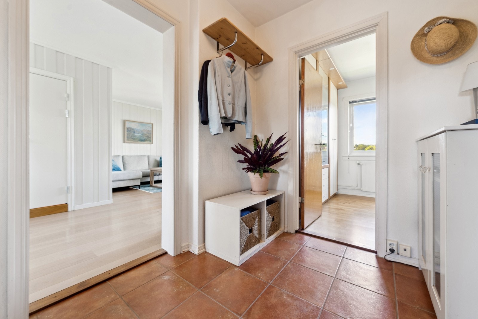 Entré med mulighet for oppbevaring Galleribilde