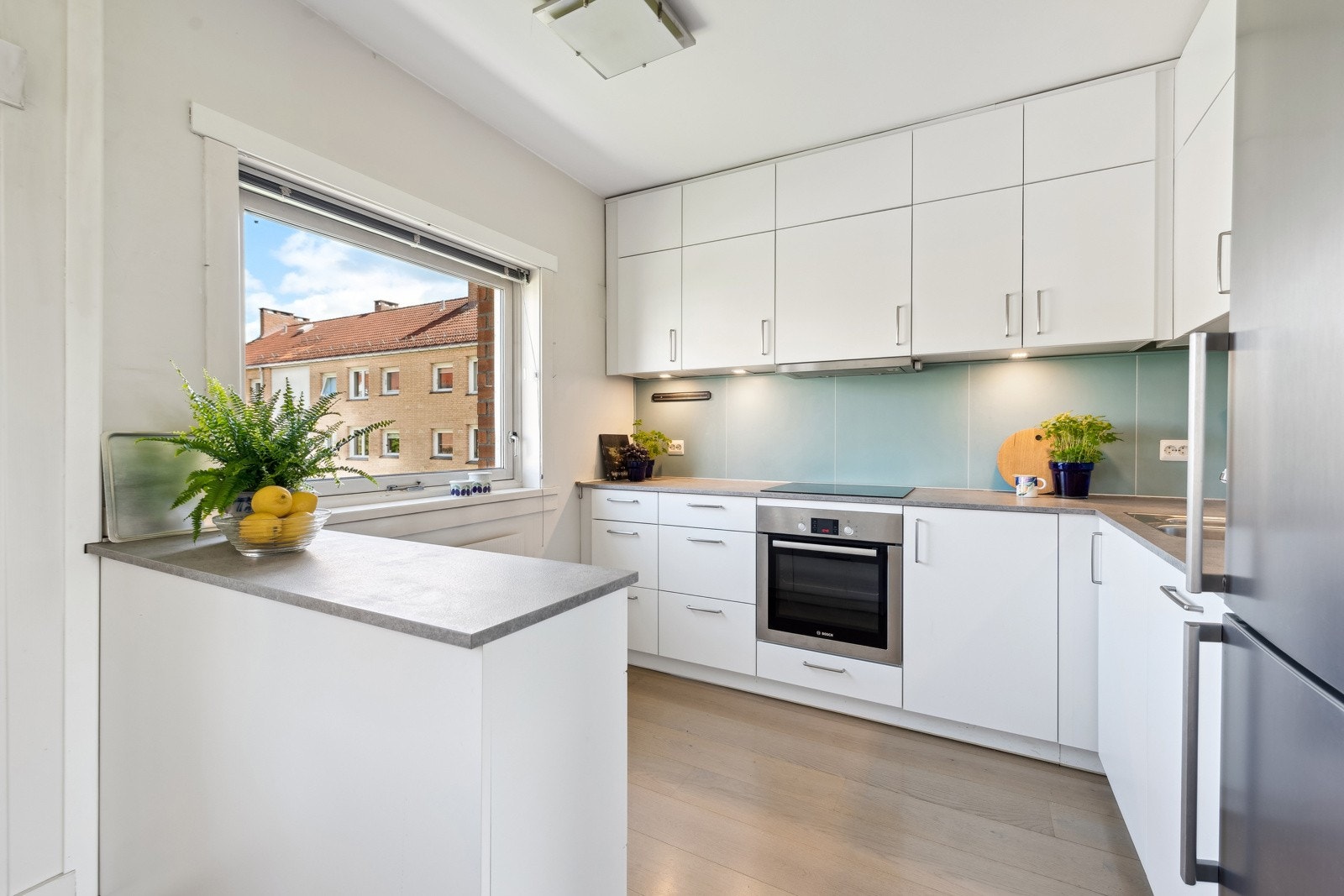 Store vinduoverflater som gir gode lysforhold Galleribilde