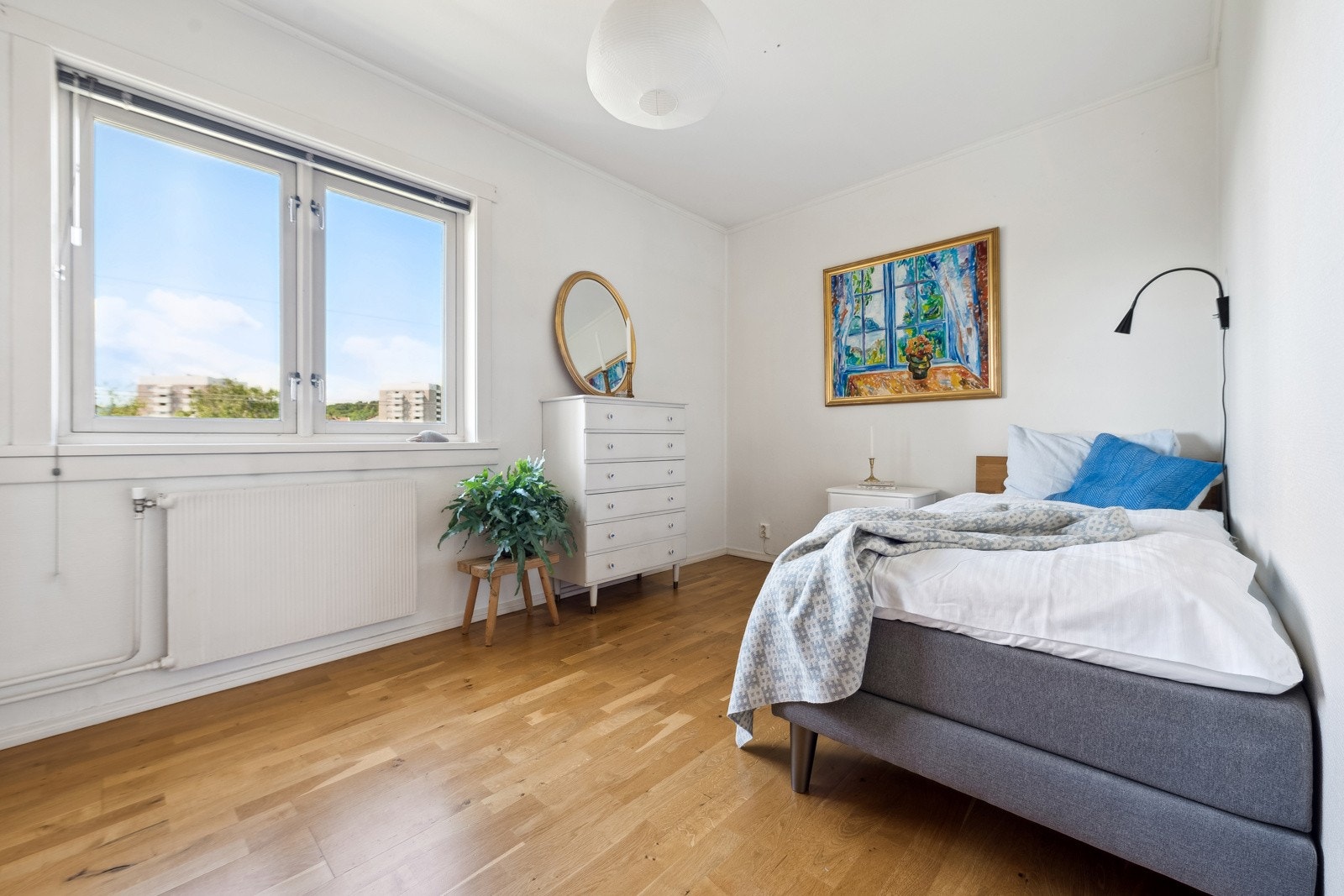 Hovedsoverom med god plass til dobbeltseng. Galleribilde