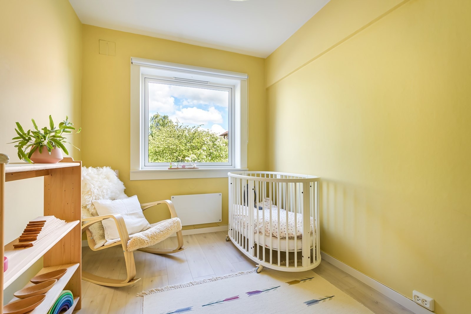 Det andre soverommet egner seg godt som barnerom, gjesterom eller til hjemmekontor Galleribilde