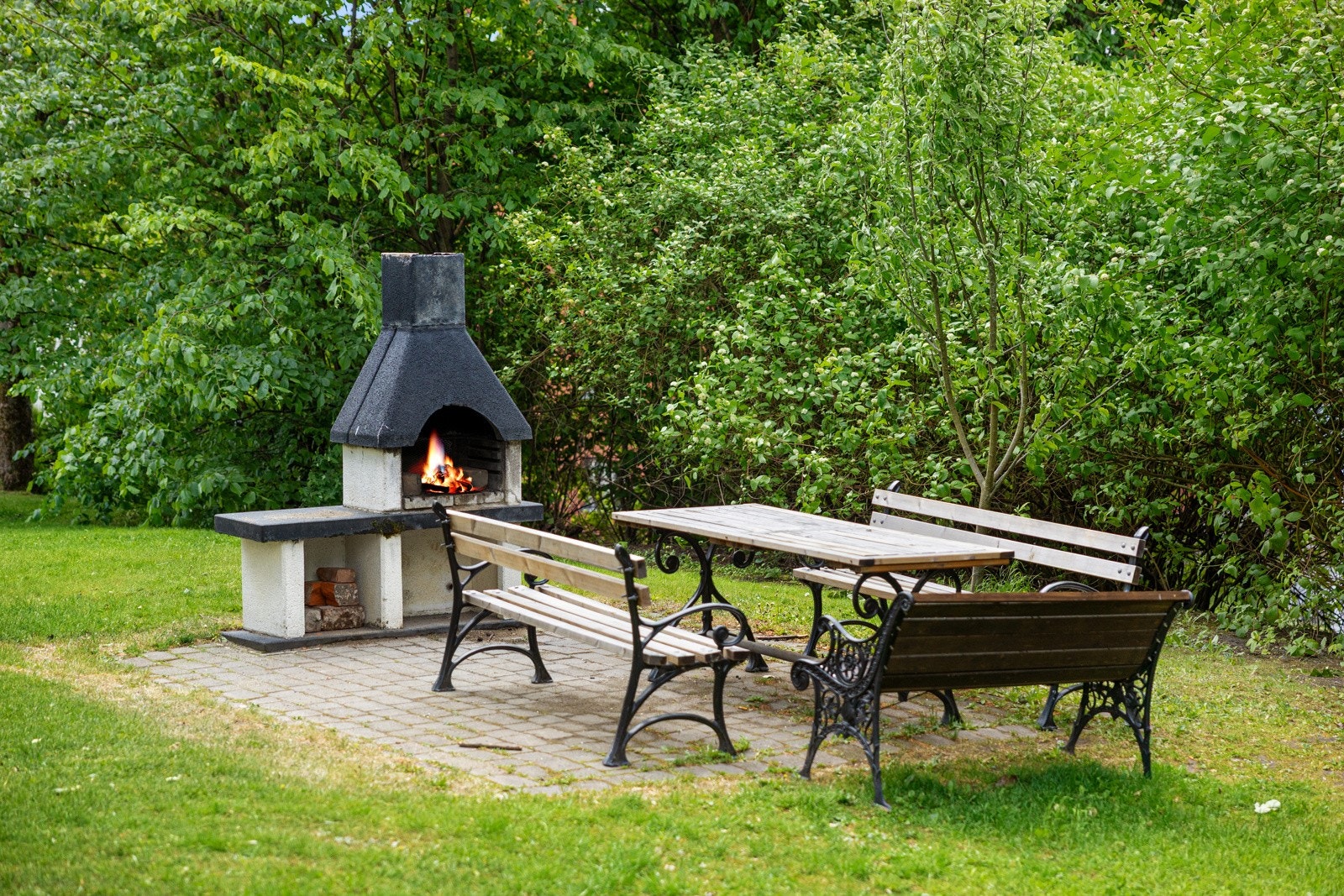 Opparbeidet tomt på 6716 m². Grillplass på området. Galleribilde