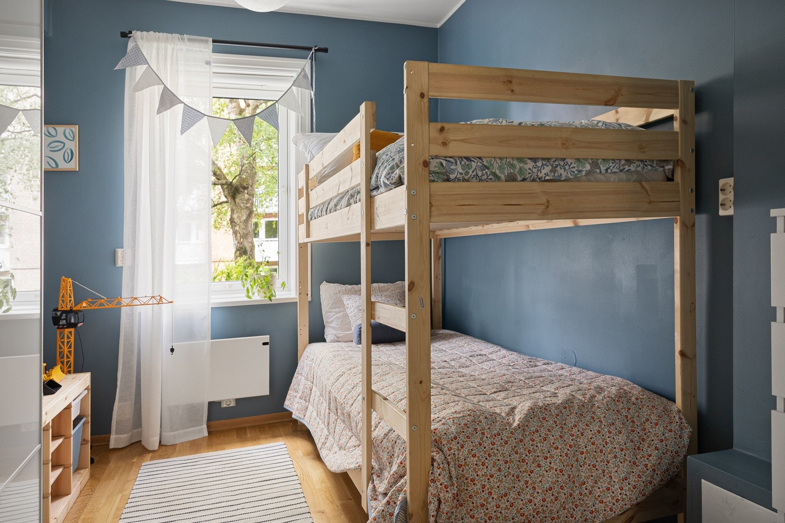 Soverom II passer perfekt som barnerom, kontor eller gjesteværelse Galleribilde