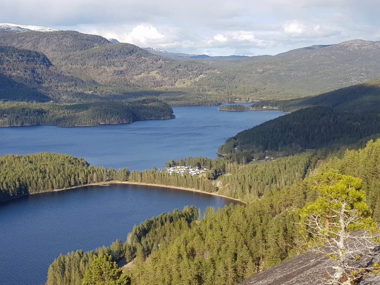 Utsikten fra Brennmonuten. Her ser man over til Sønstigard Brekke. Selgers private foto. Galleribilde