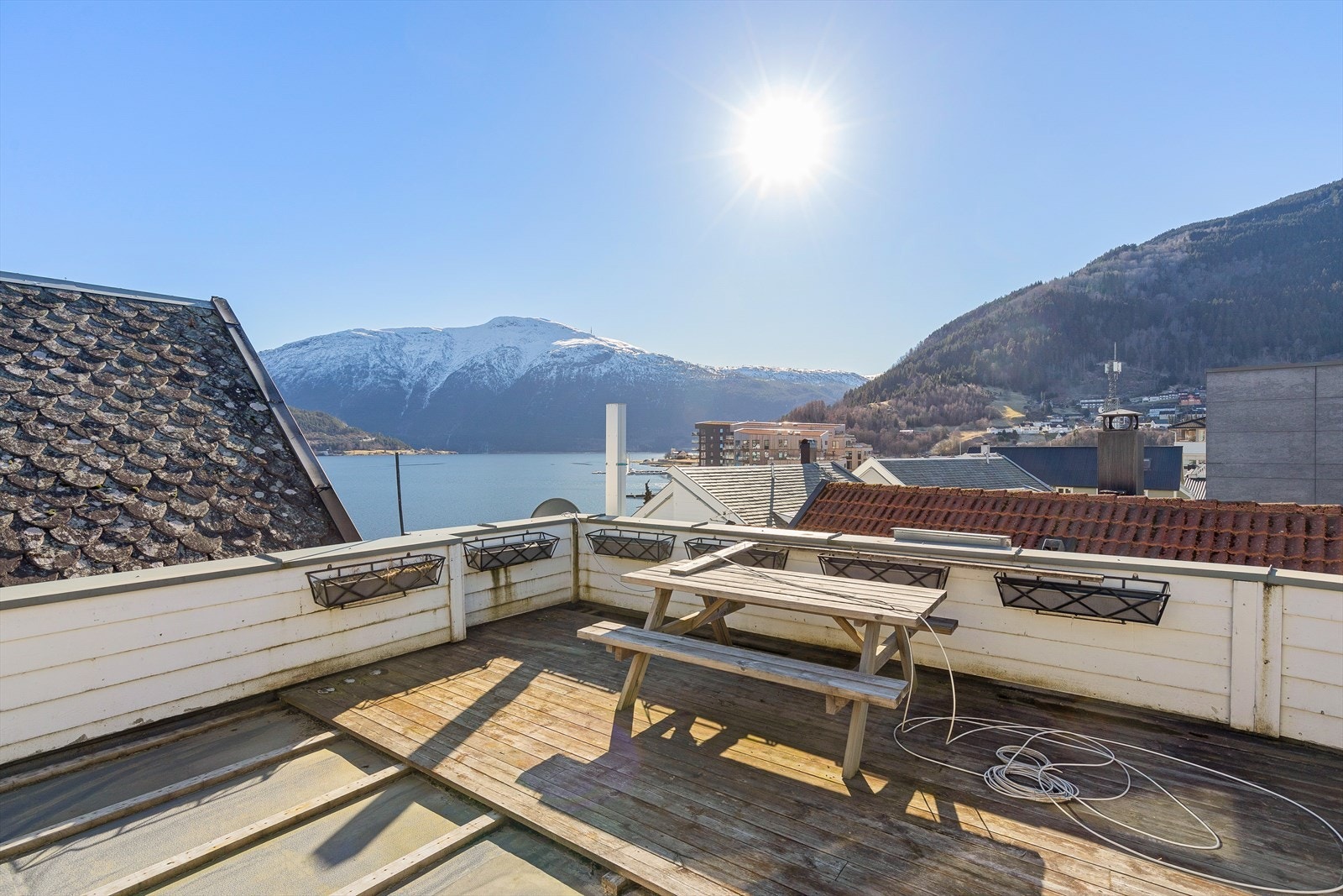 .... ein fantastisk takterrasse med gode sol- og utsiktstilhøve. Galleribilde