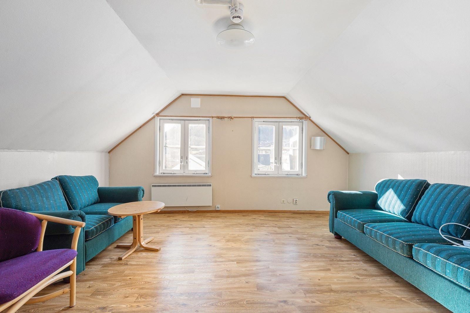 I bygningens øverste etasje finn ein 4 soverom med bad... Galleribilde