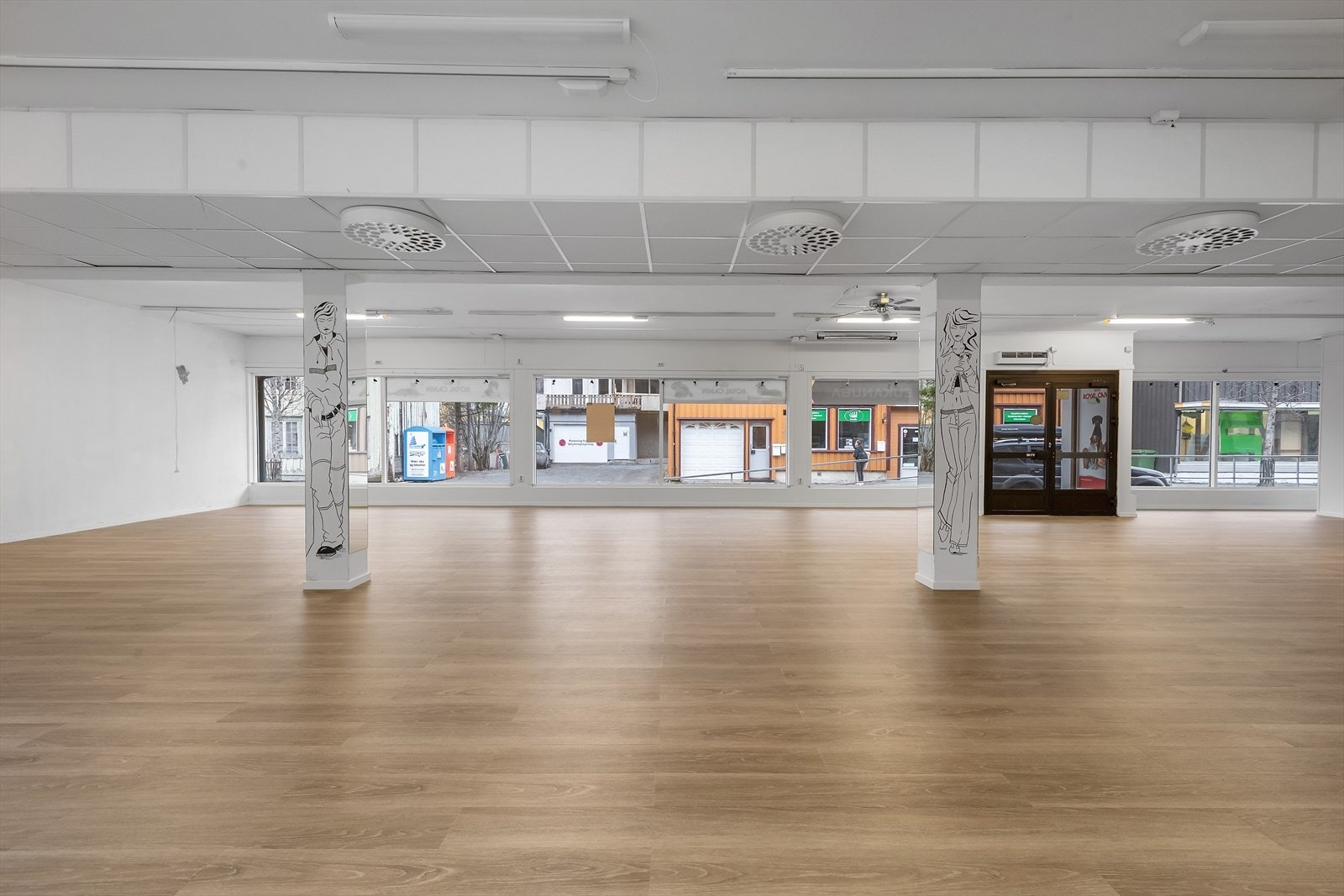 Lokale med store vindu Galleribilde