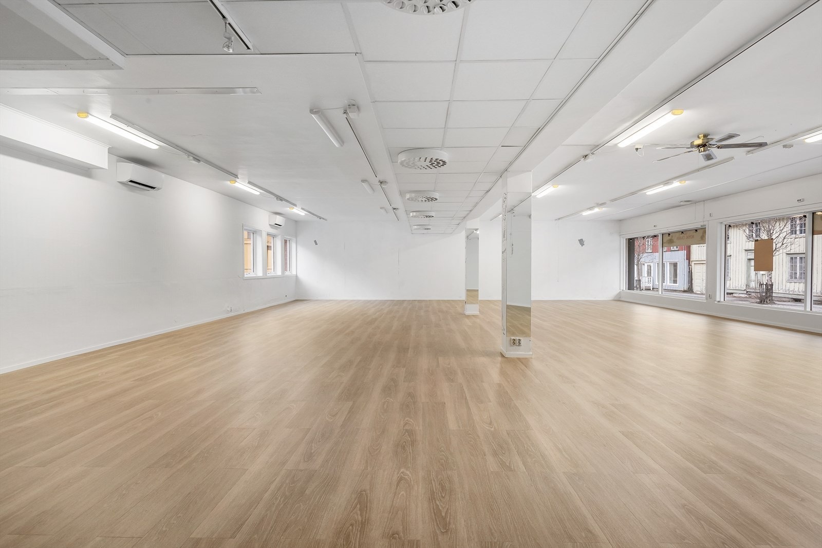 Lokale, nytt industrigulv Galleribilde