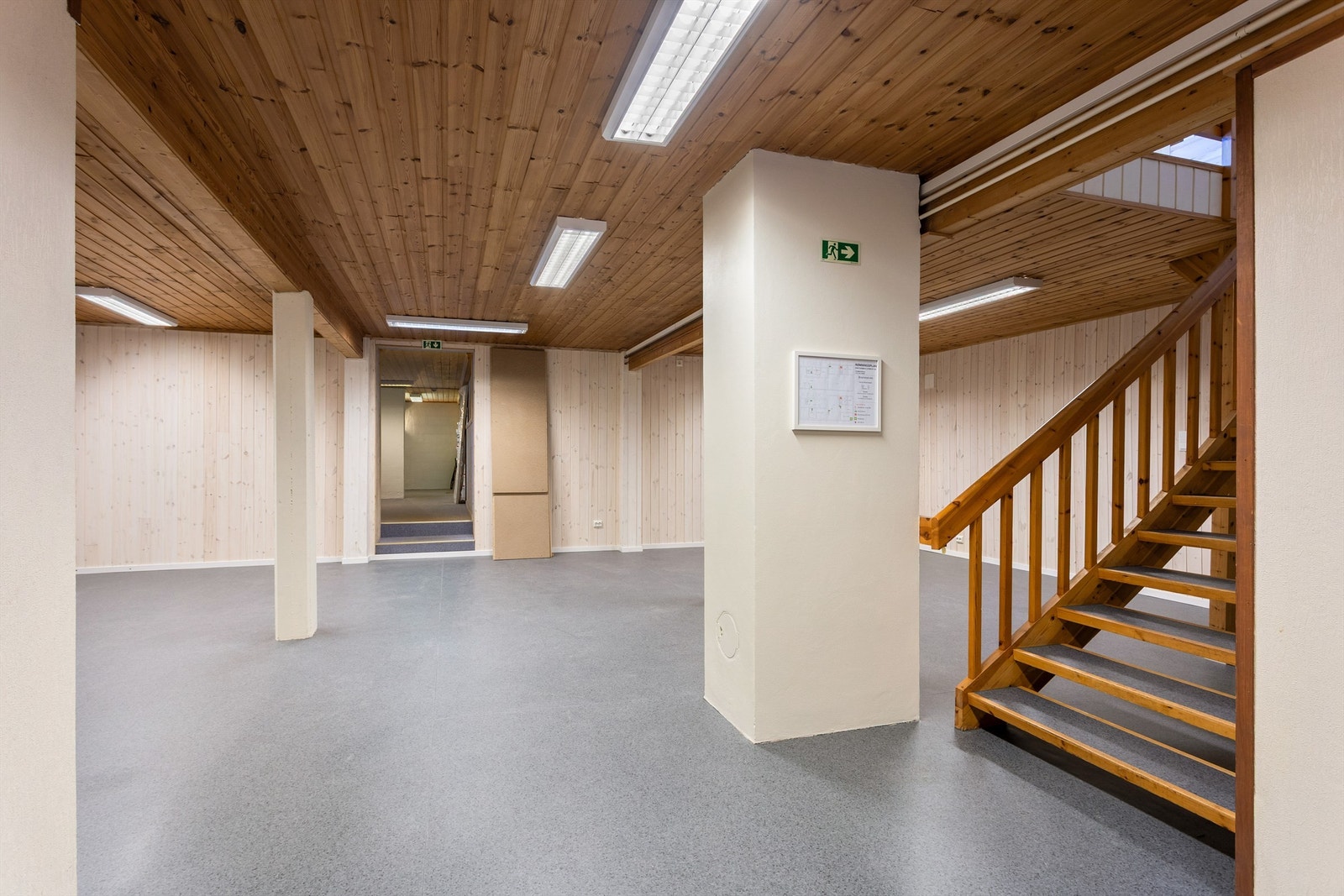 Lyst og åpent lager/showrom Galleribilde