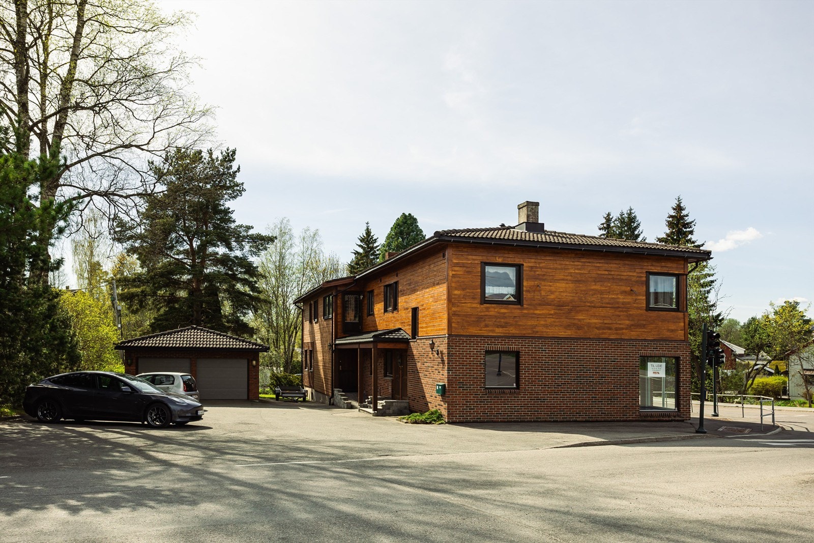 Gode parkeringsmuligheter på baksiden av bygningen Galleribilde
