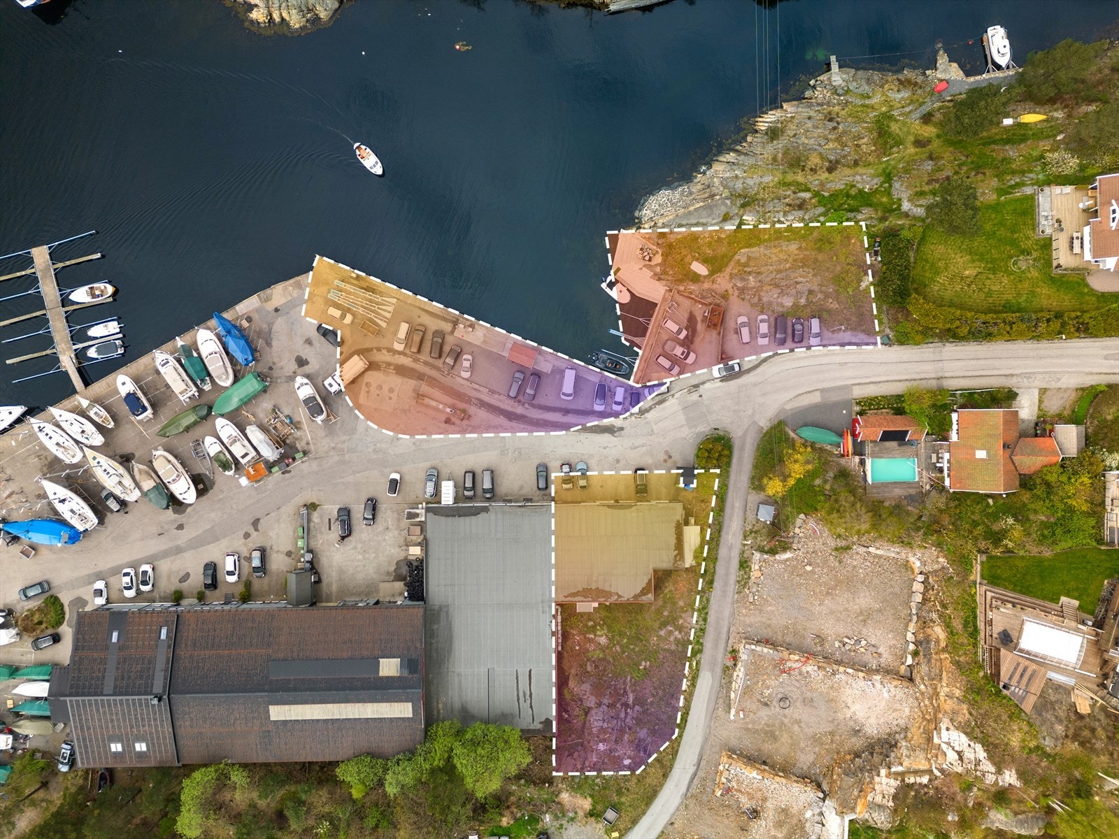 Eiendommen inneholder 3 teiger som markert under Galleribilde