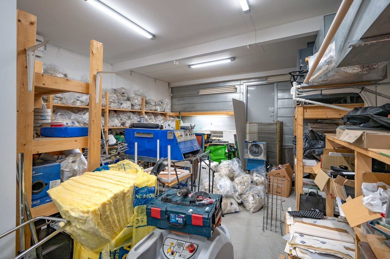 Lager med utgang til baksiden av bygget Galleribilde