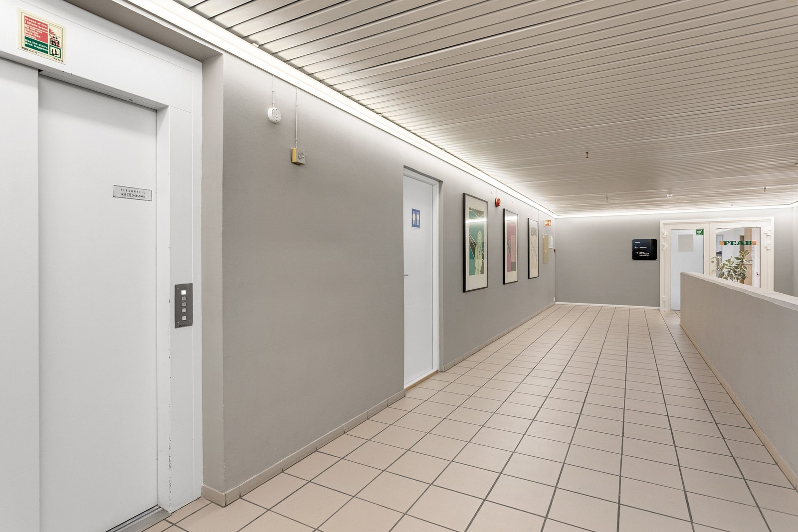 Nyoppussede fellesarealer fra 2021 med garderober, dusj og toaletter. Heis til alle etasjer. Galleribilde