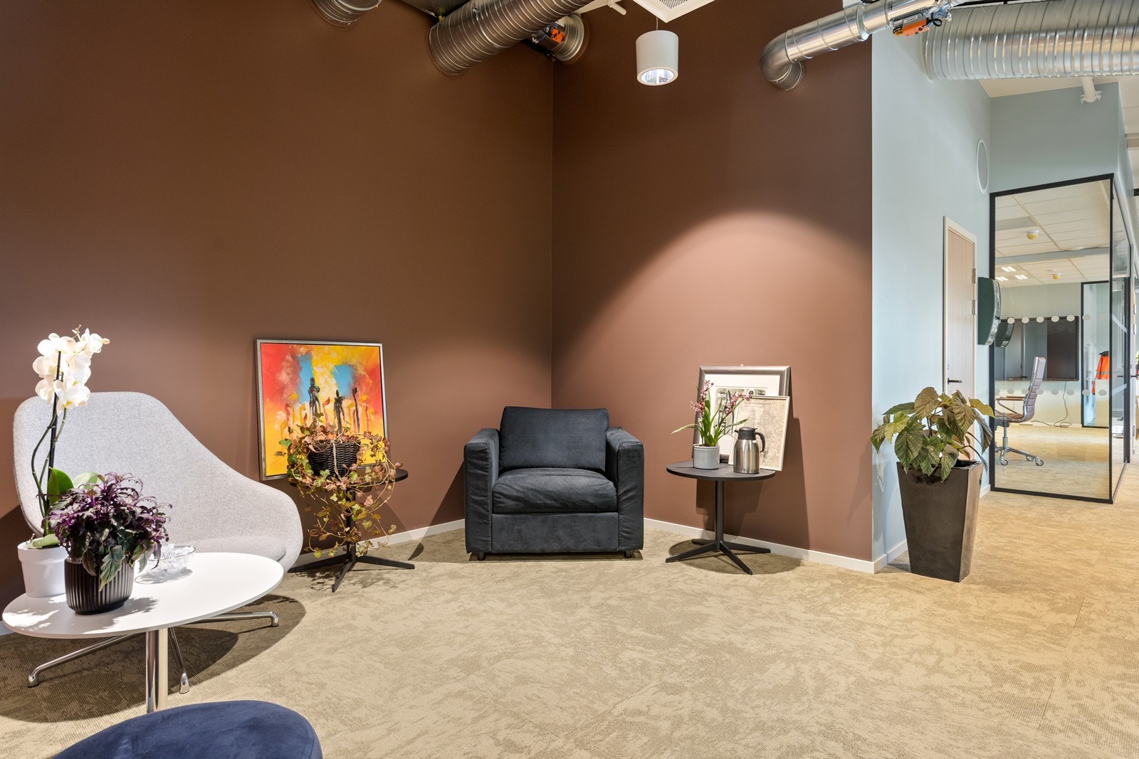 Sosiale soner som innbyr til samtaler og idémyldring. Galleribilde