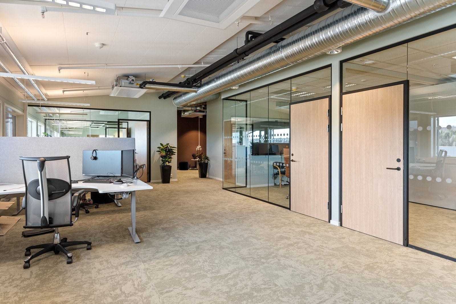 Bildene er fra andre lokaler i bygget. De ledige arealene vil bli pusset opp i tilnærmet lik utforming. Galleribilde