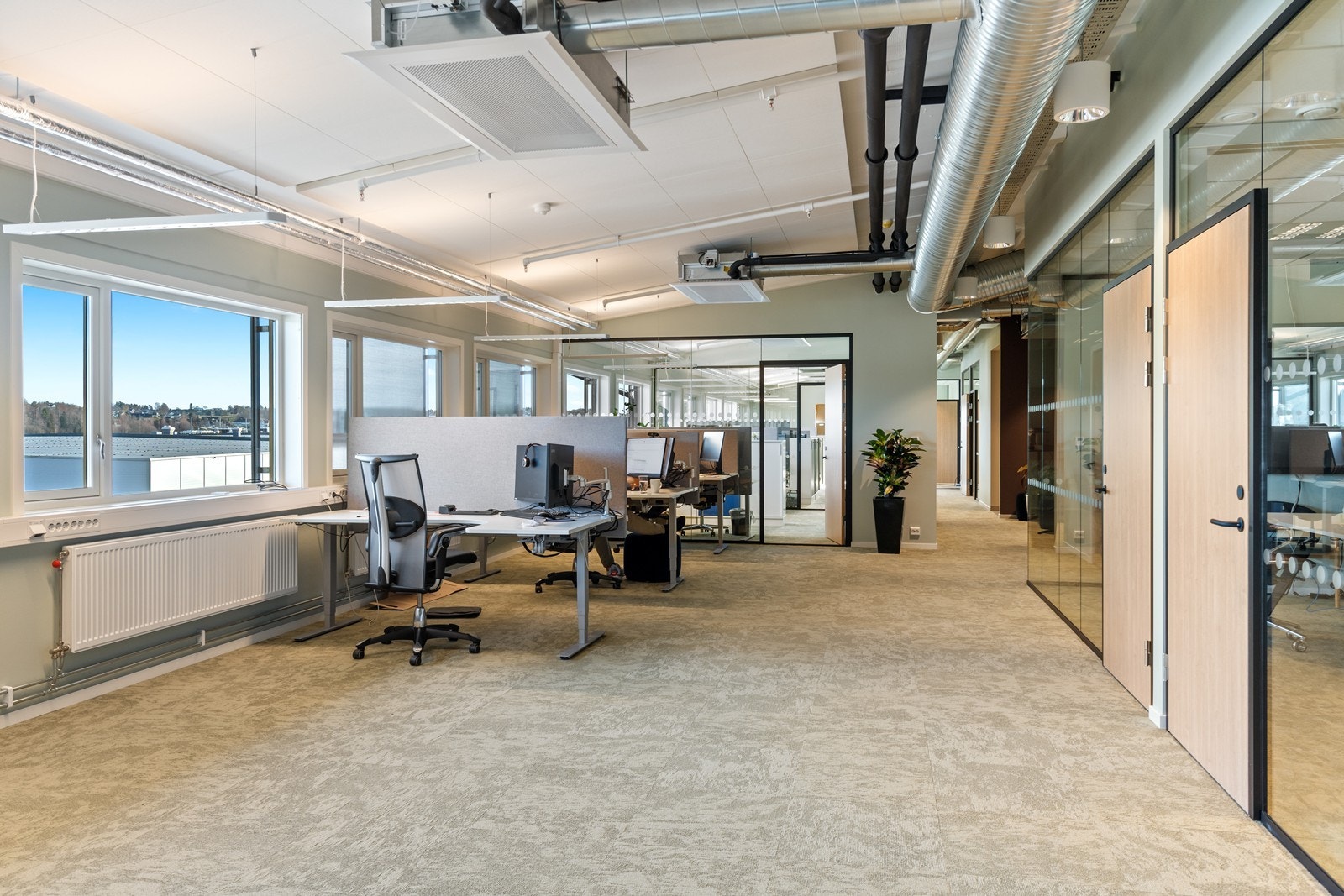 Bildene er fra andre lokaler i bygget. De ledige arealene vil bli pusset opp i tilnærmet lik utforming. Galleribilde