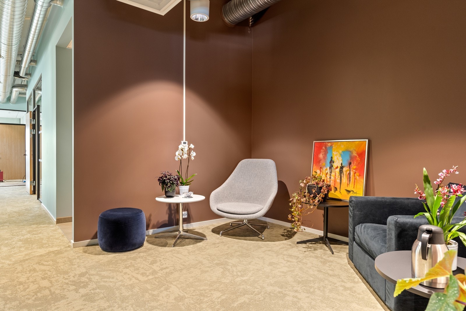 Kontorlokaler til leie på Kveldroveien 3. Bildene er fra andre lokaler i bygget. De ledige arealene vil bli pusset opp i tilnærmet lik utforming. Galleribilde