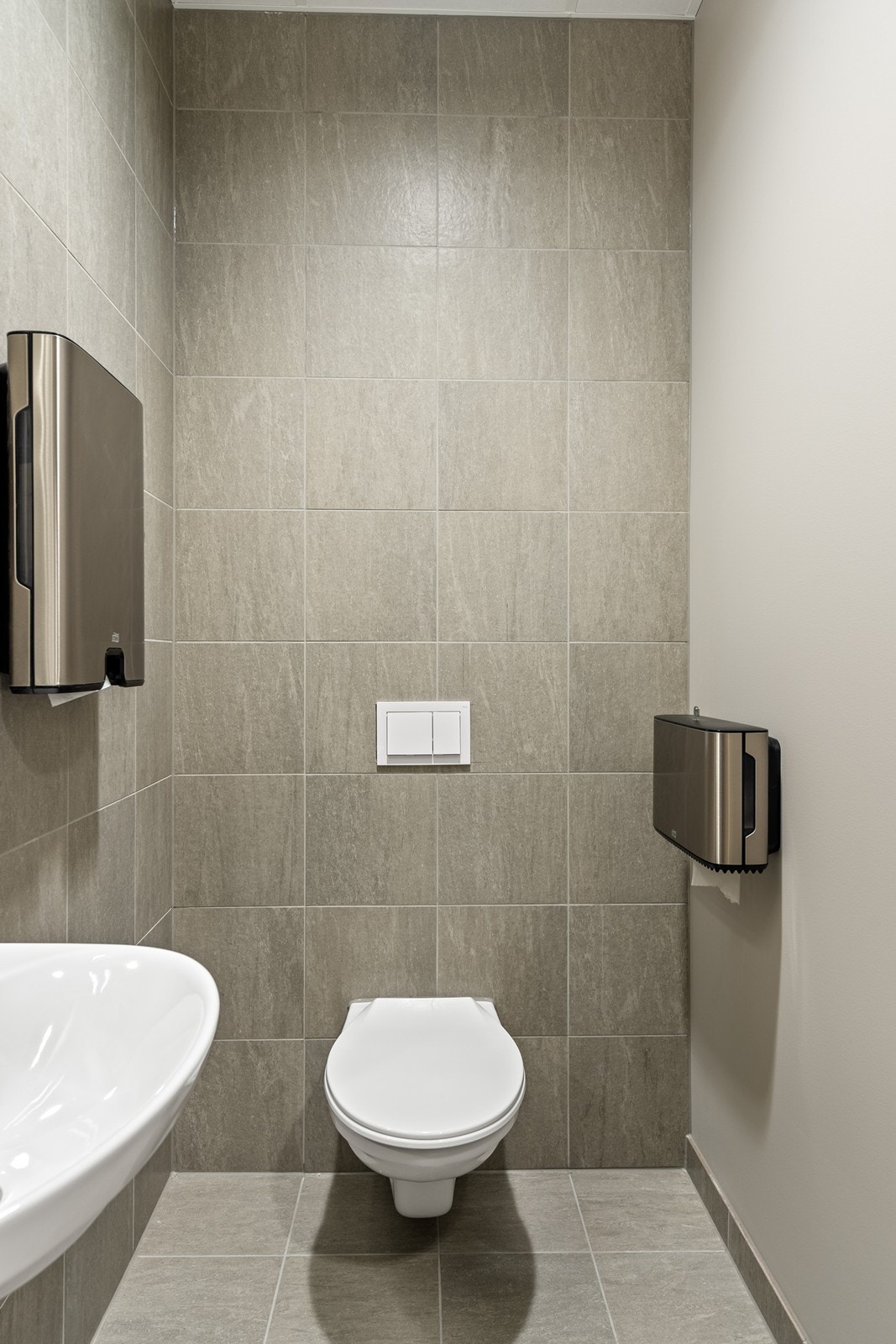 Bildene er fra andre lokaler i bygget. De ledige arealene vil bli pusset opp i tilnærmet lik utforming. Galleribilde