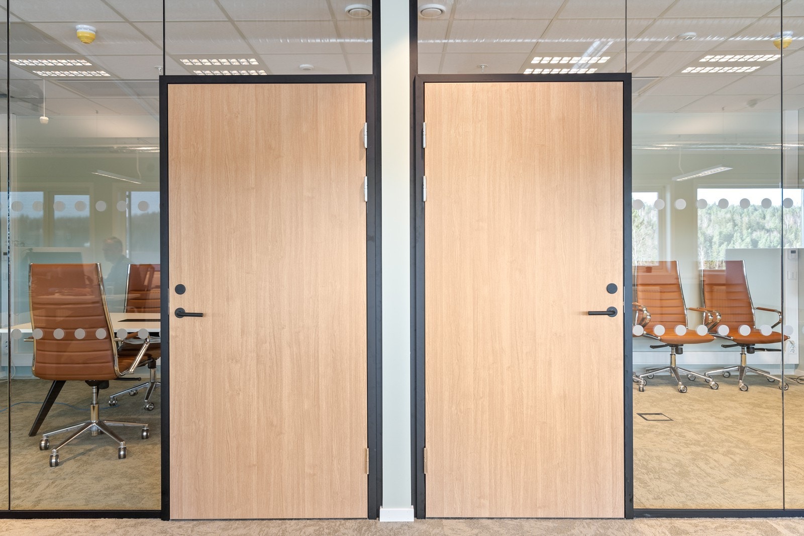 Bildene er fra andre lokaler i bygget. De ledige arealene vil bli pusset opp i tilnærmet lik utforming. Galleribilde