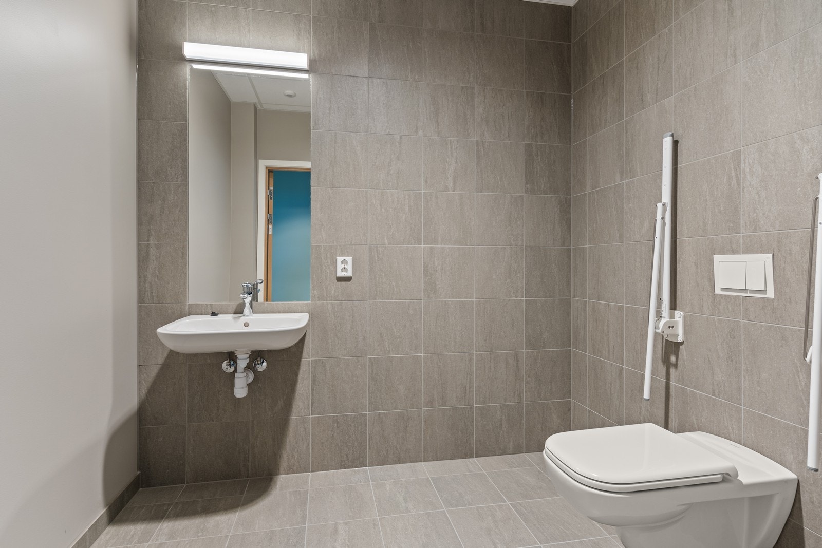 Bildene er fra andre lokaler i bygget. De ledige arealene vil bli pusset opp i tilnærmet lik utforming. Galleribilde