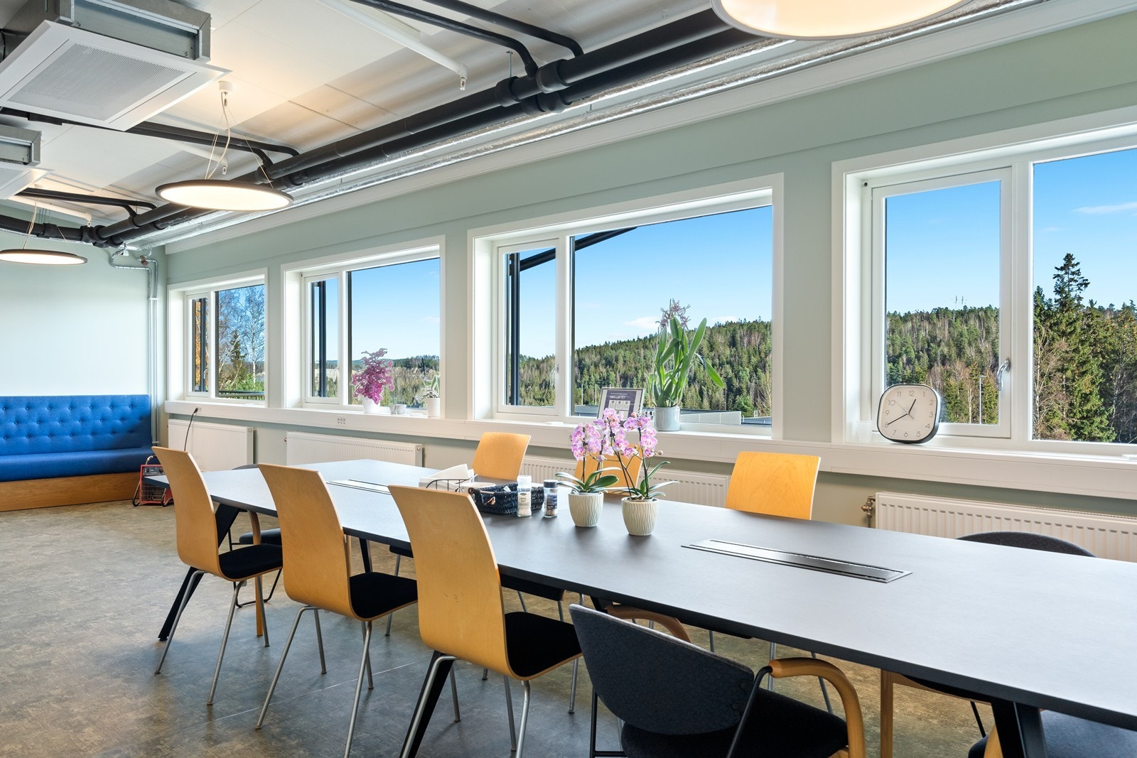 Bildene er fra andre lokaler i bygget. De ledige arealene vil bli pusset opp i tilnærmet lik utforming. Galleribilde