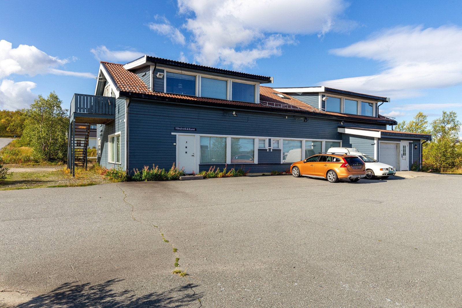 Fasade front. Galleribilde