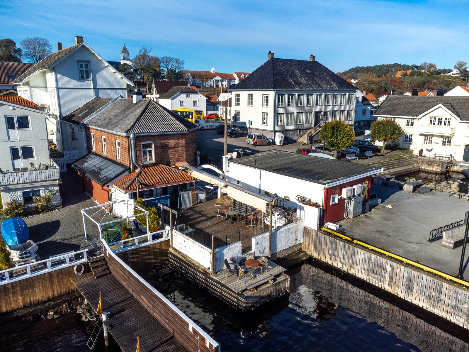 Resturantbygget i hjertet av Langesund representerer en sjelden mulighet for deg som ønsker å etablere eller utvikle din virksomhet i et område med høy synlighet og god tilgjengelighet. Galleribilde