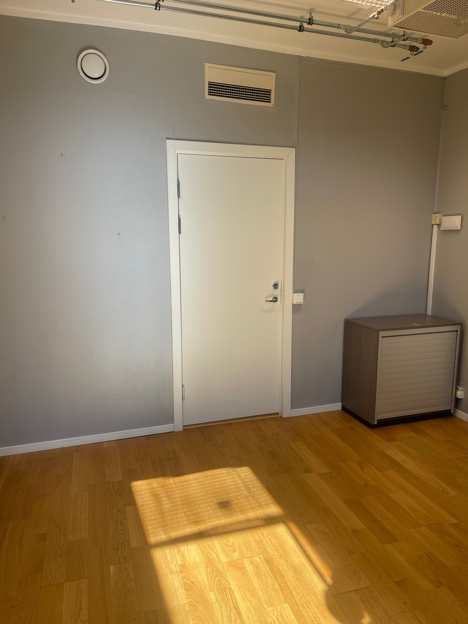 Kontor 2504 og 2503 leies samlet for kr. 12.000 pr, mnd. Se plantegning Galleribilde