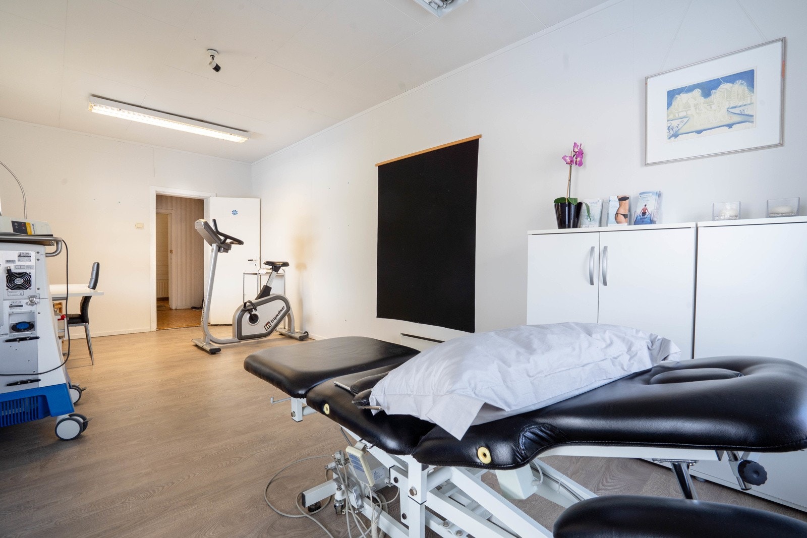 Behandlingsrom 3 sett mot gang treningsrom Galleribilde