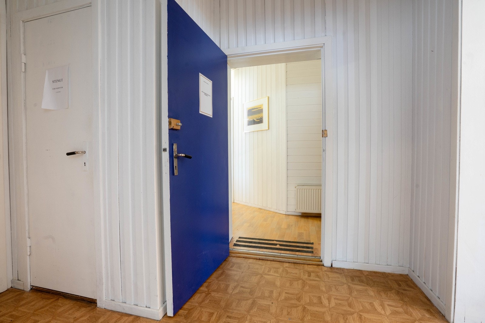 Gangsone med wc, inngang felles trappegang og treningsrom Galleribilde