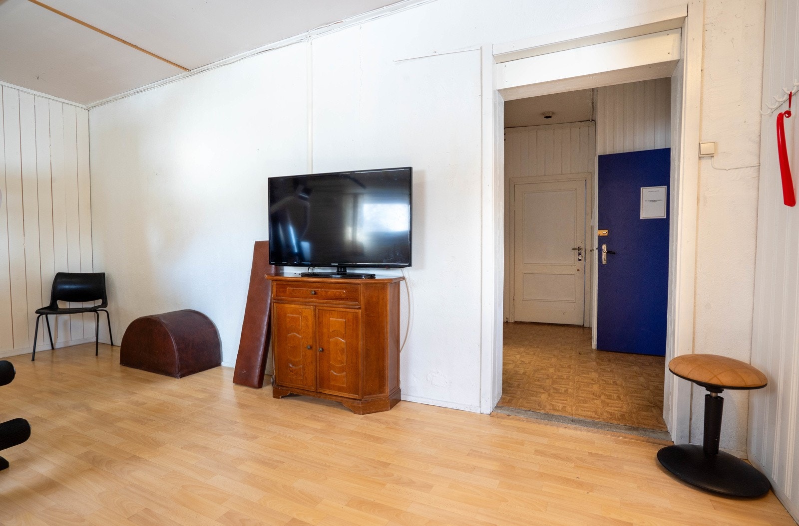 Treningsrom sett mot utgang til felles trappegang og kjeller Galleribilde