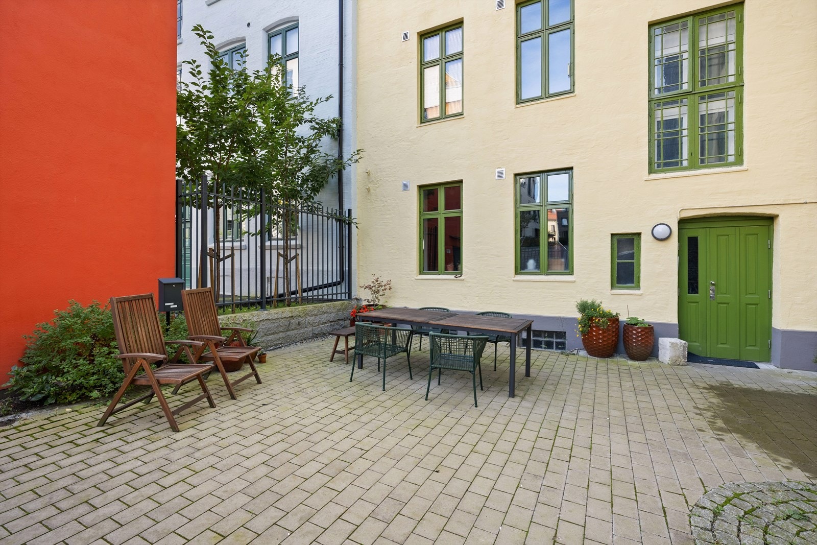 Felles bakgård Galleribilde