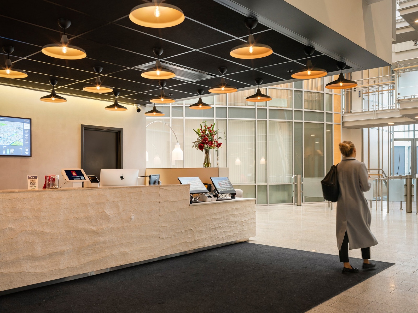 Ta deg en kaffe mens du venter. Velkommen inn. Galleribilde