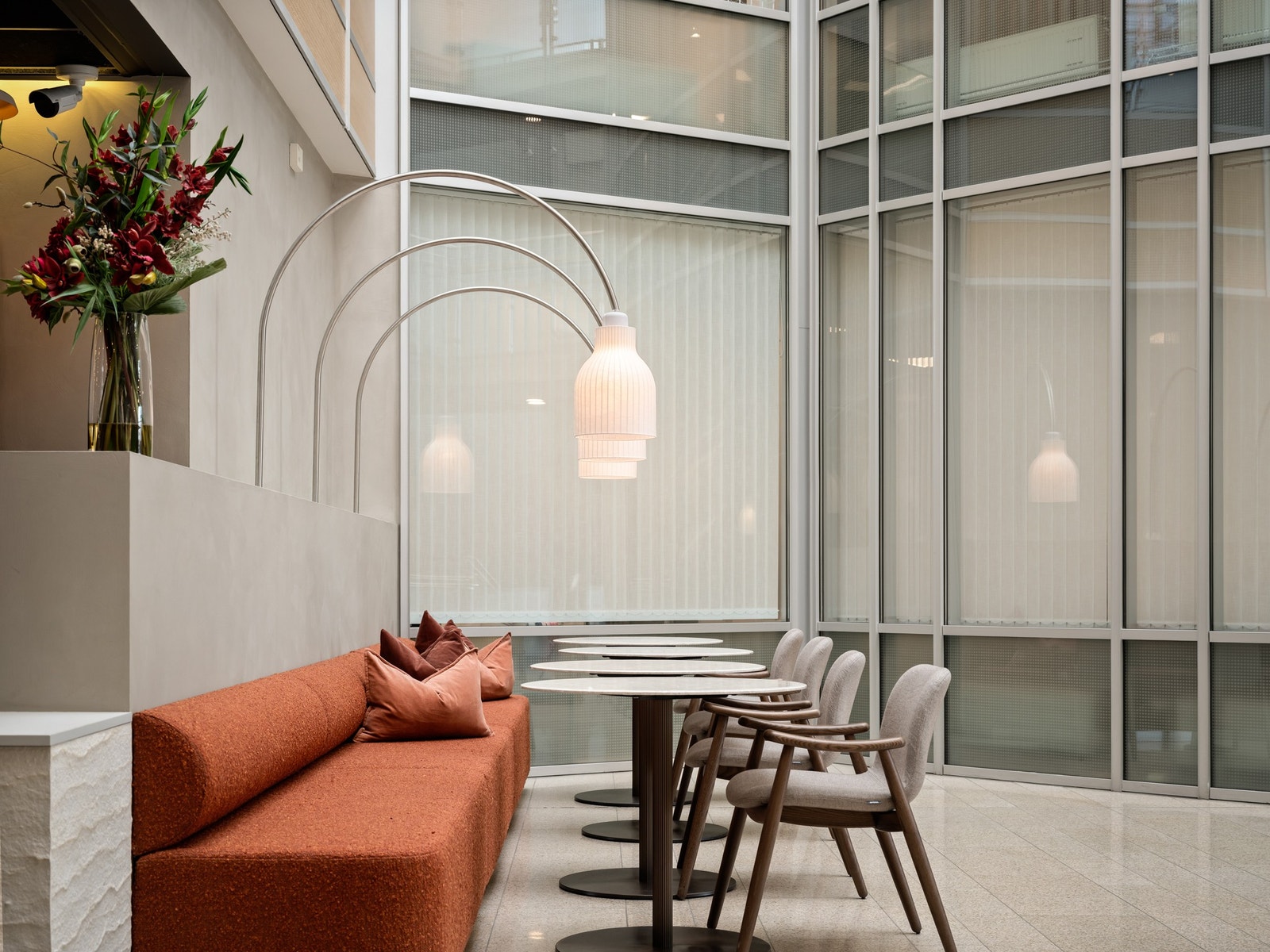 Flere rolige områder hvor du kan ta en uformell samtale eller jobbe Galleribilde