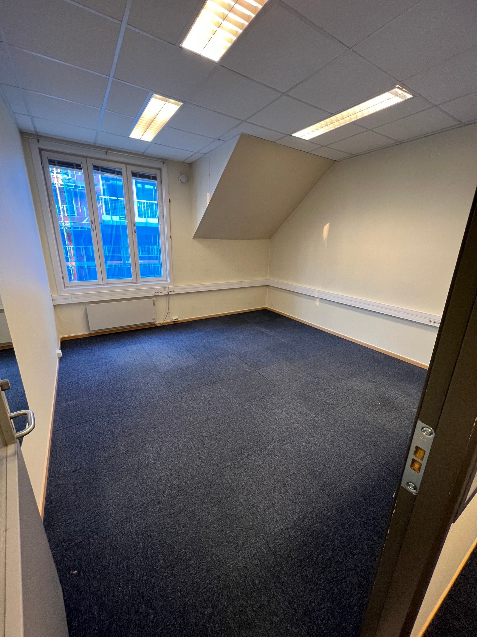 Stort kontor mot Ibsensgate, tidligere brukt av terapeut. Galleribilde