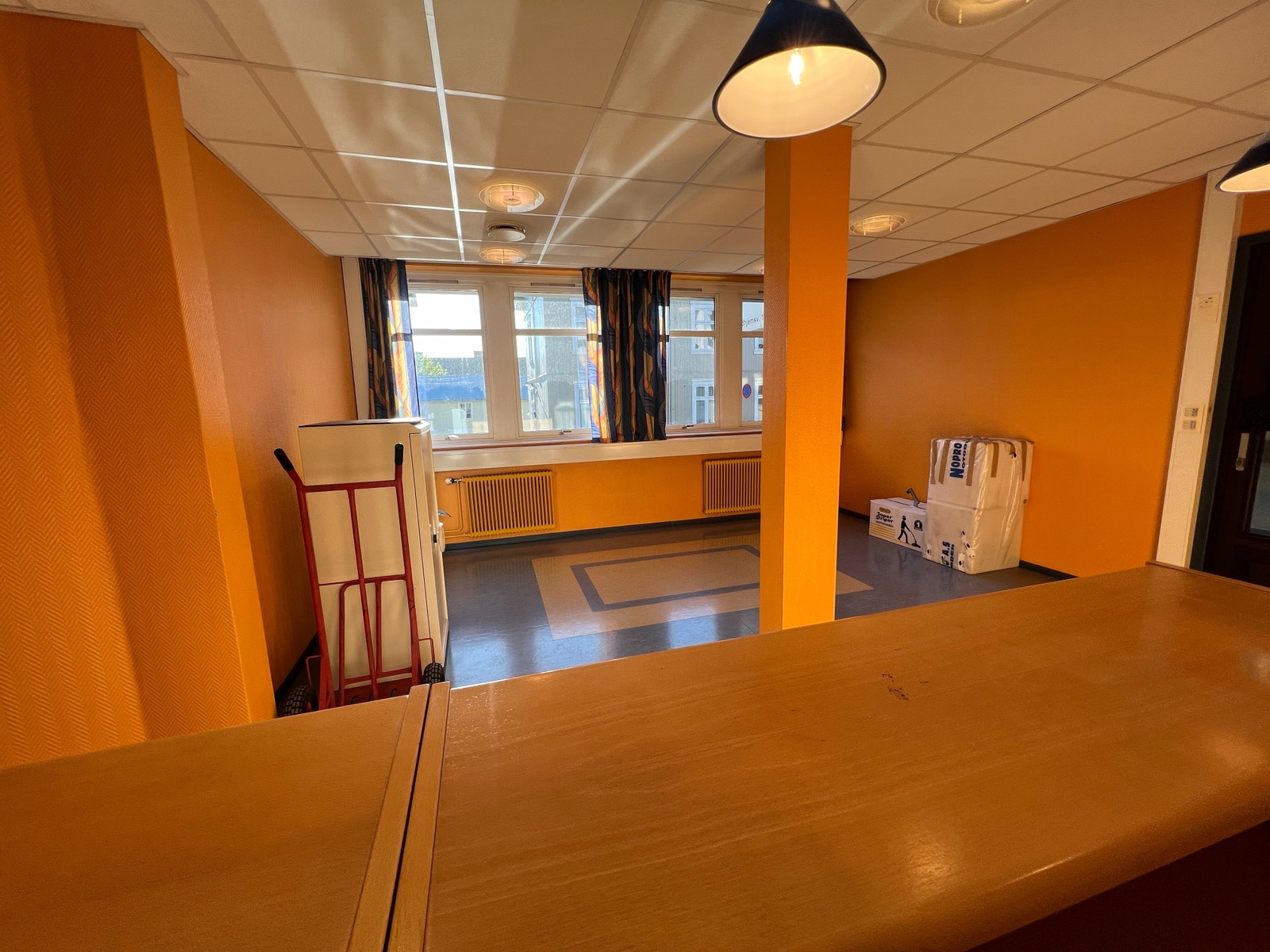 Resepsjon er romslig, egner seg også til venterom. Galleribilde