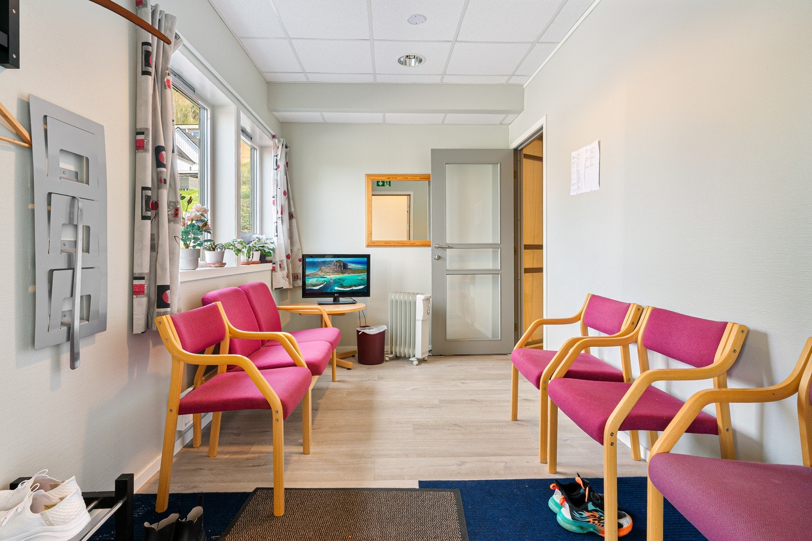 Sosialsone / venterom Galleribilde