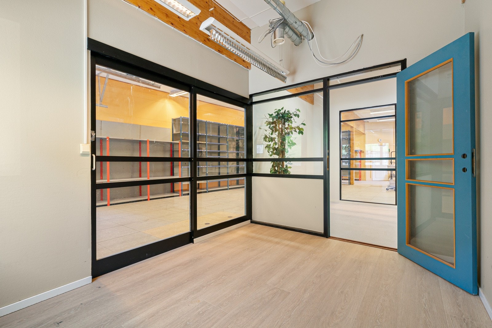 Lyse og trivelige kontorlokaler i tilknytning til lager Galleribilde