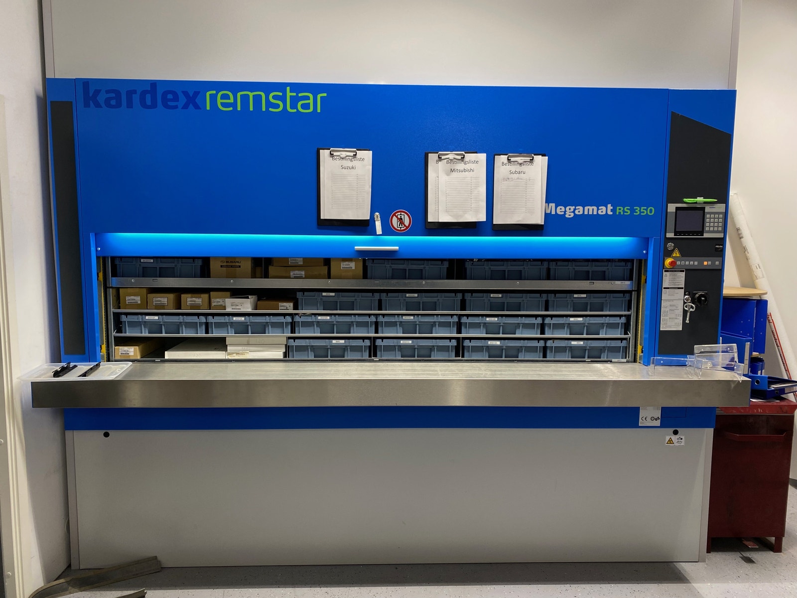 Deleautomat på lager Galleribilde