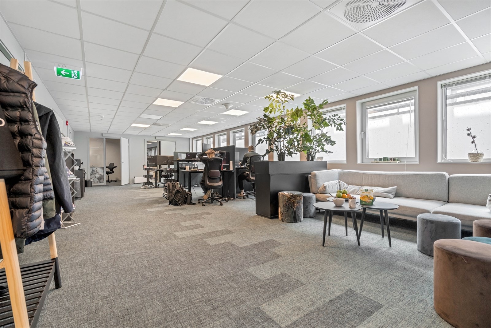 Åpent kontorlandskap - her kan det også etableres cellekontorer Galleribilde