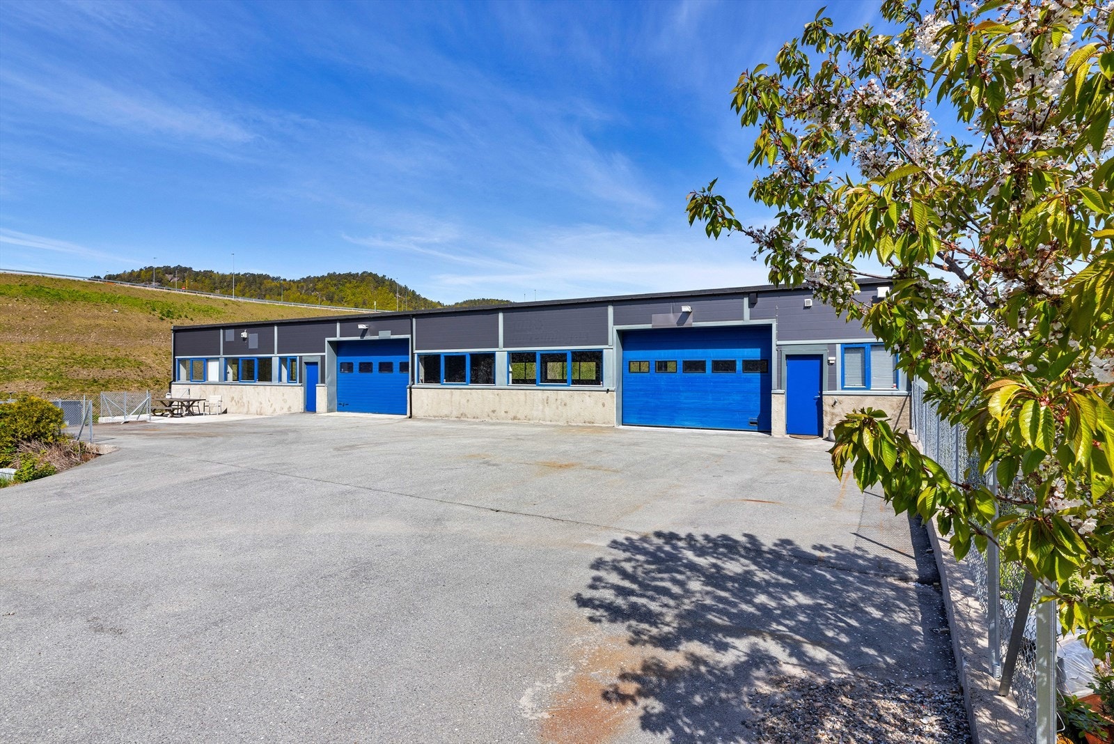 God parkeringsdekning og svingradius for levering Galleribilde