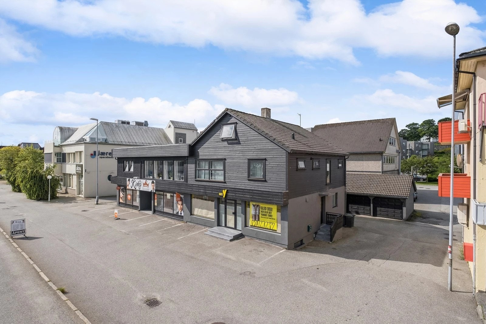 En innholdsrik kombinasjonseiendom i kjernen av sentrum på Klepp. Galleribilde