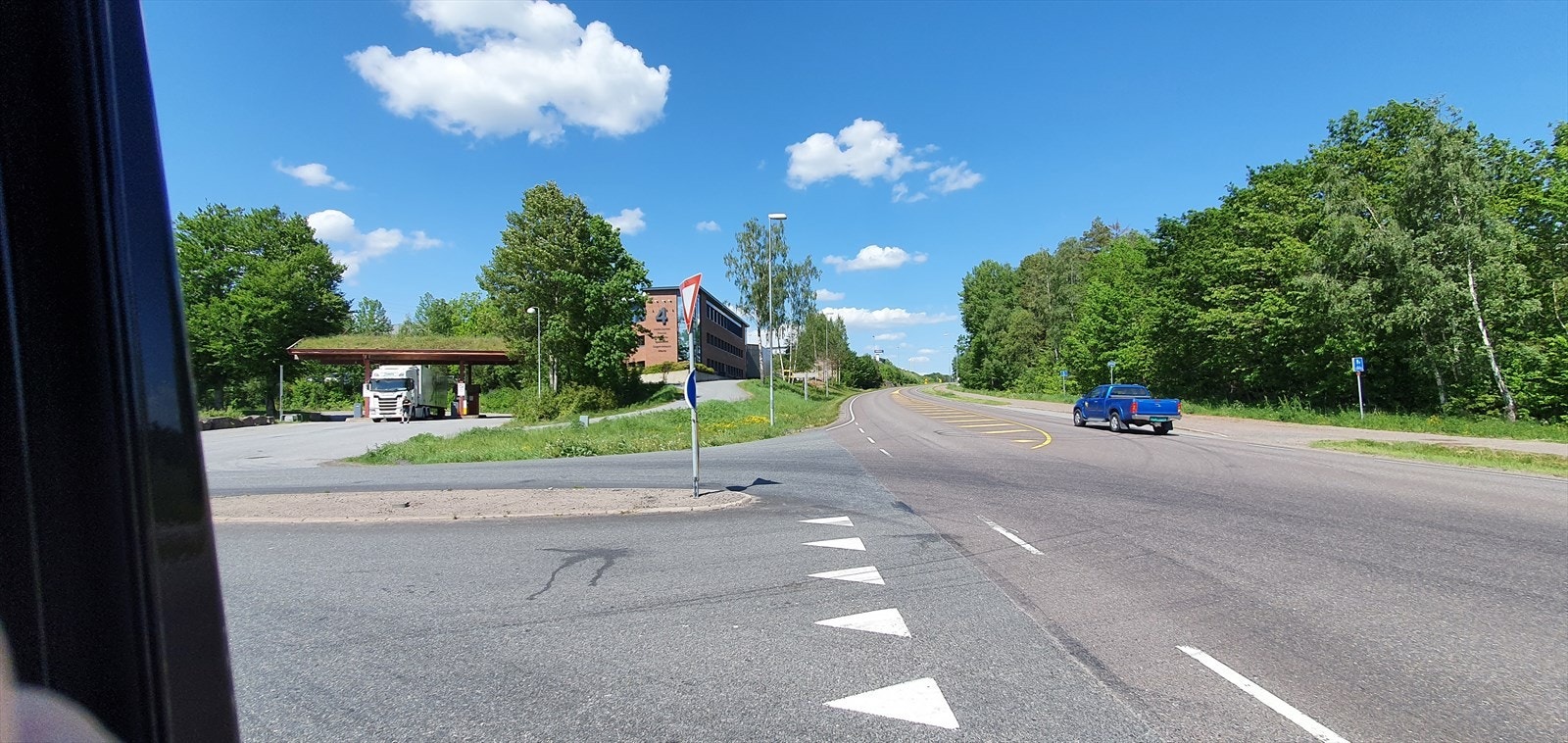 Eiendommen har meget synlig og god beliggenhet ved innkjøring til Borgeskogen Galleribilde