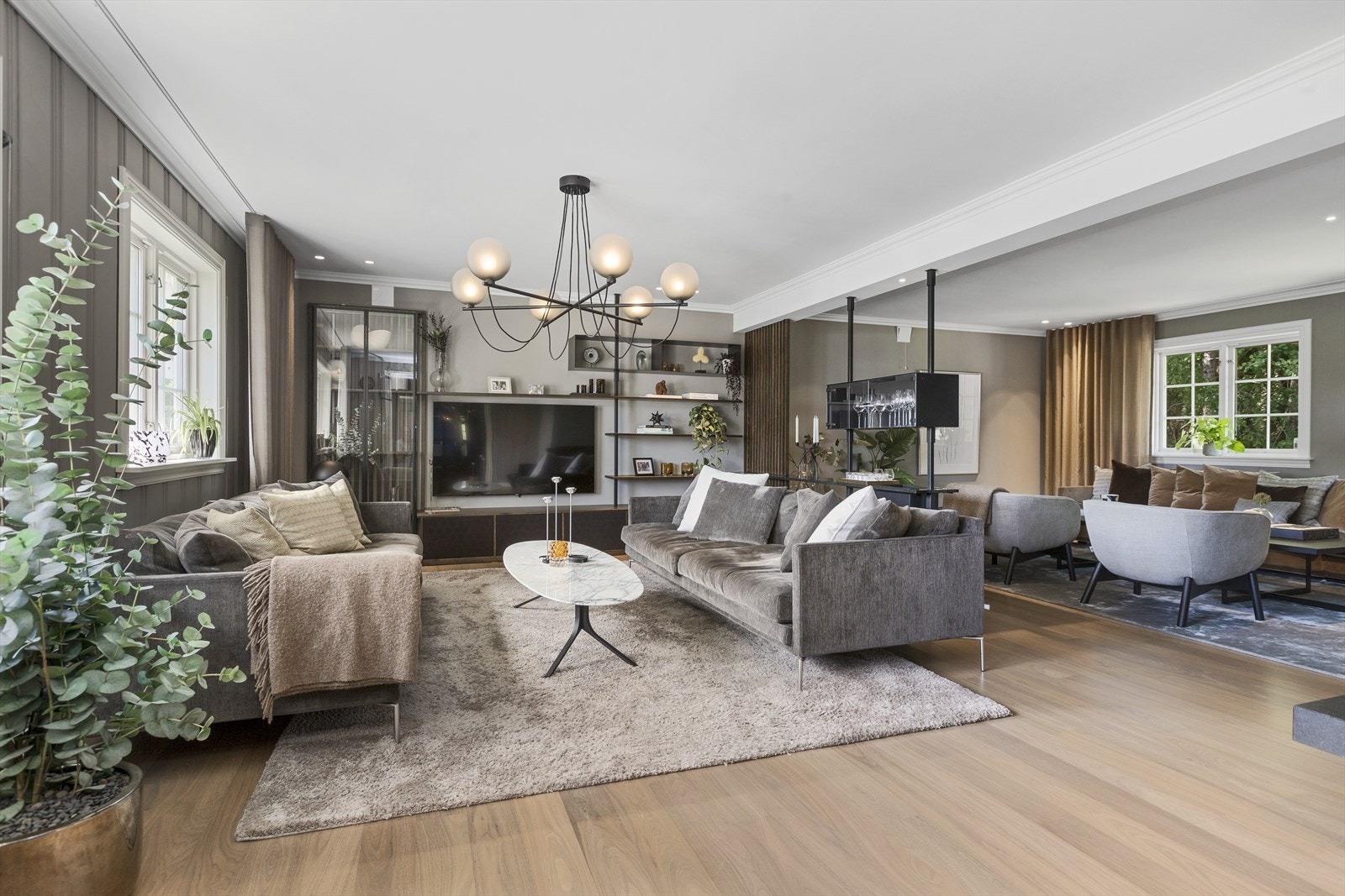 Stuearealet dekker hovedbygningens vestre fløy Galleribilde