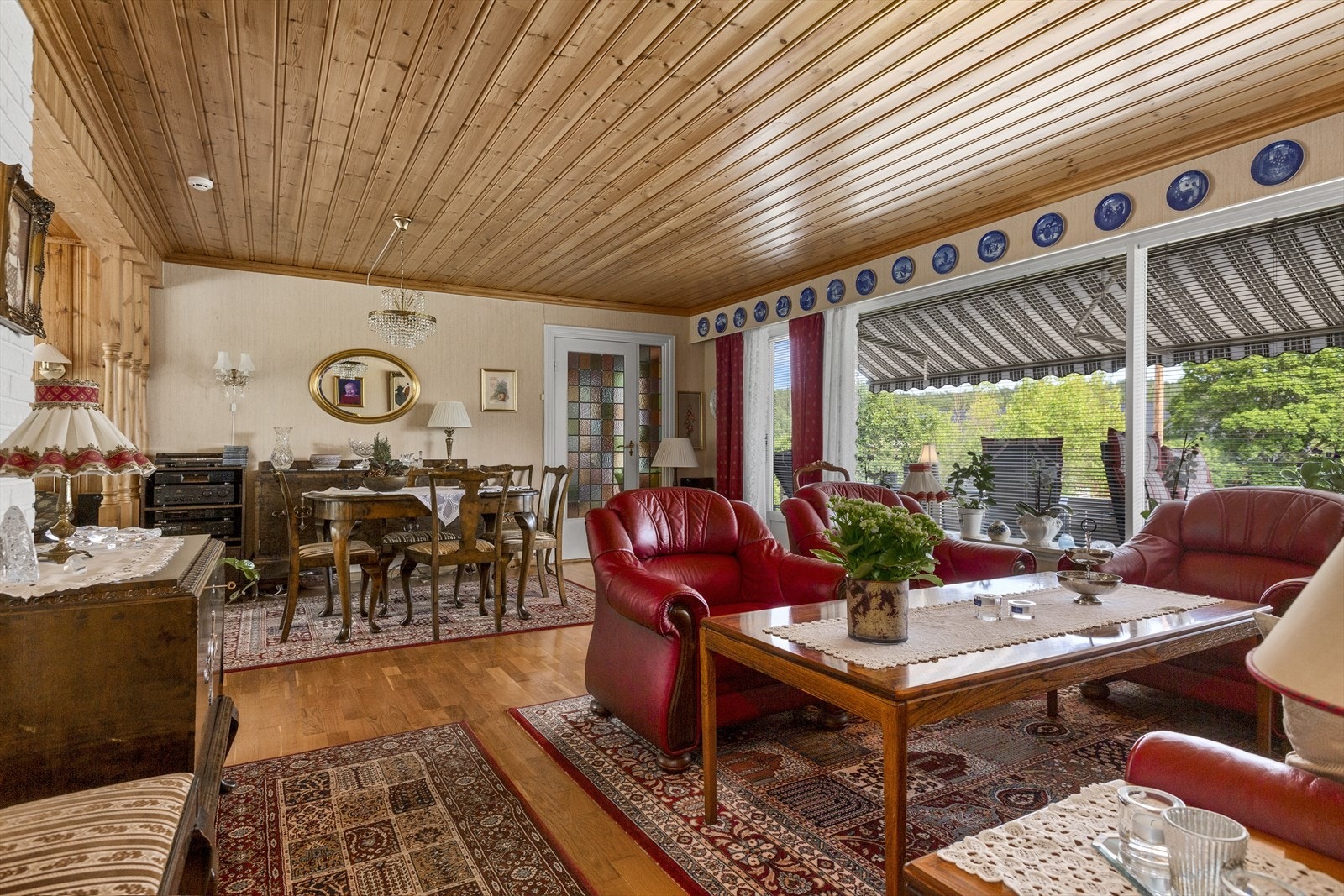 Det er flere stuer i kårboligen, alle av god størrelse. Galleribilde