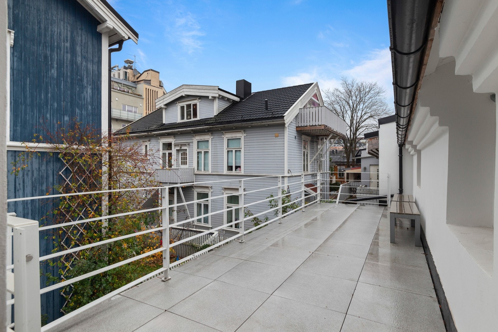 Romslig privat terrasse Galleribilde