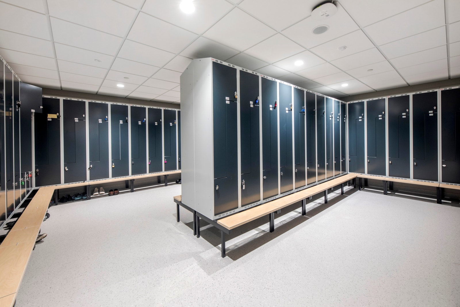 GODE GARDEROBE & DUSJ FASILITETER. Galleribilde